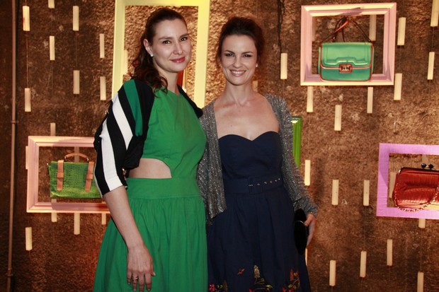 Lavínia Vlasak e Carolina Kasting em evento no Rio (Foto: Isac luz / EGO)