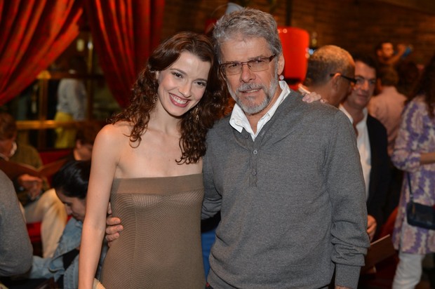 José Mayer com a filha em estreia de musical no Rio (Foto: André Muzell / AgNews)
