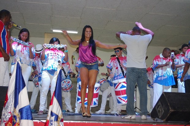Dani Sperle é anunciada musa de escola de samba em feijoada (Foto: Divulgação)