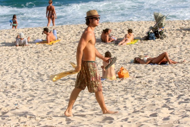 Emiliano D’Avila na praia de Ipanema, Rio de Janeiro (Foto: Edson Teófilo  / FotoRio News)