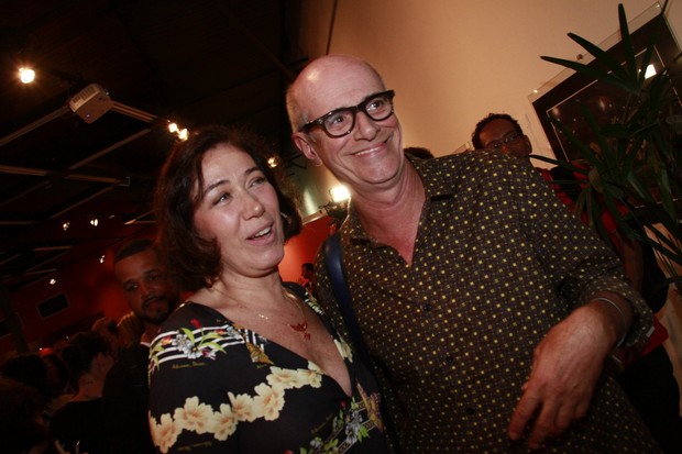 Lília Cabral e Marcos Caruso na exposição 'Espelho da Arte' (Foto: Isac luz / EGO)