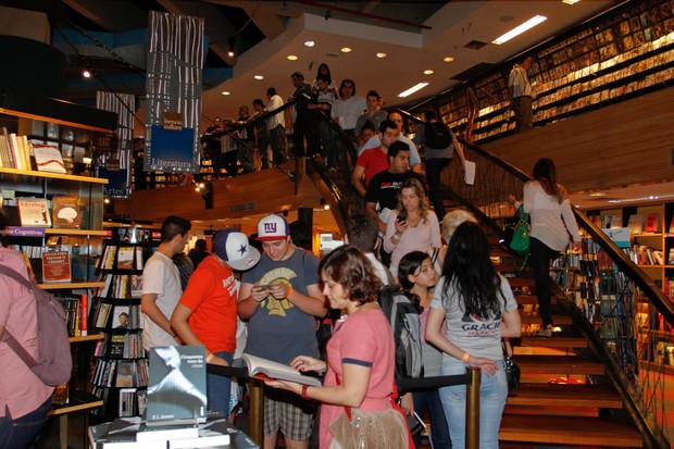 Anderson Silva na Livraria Cultura do Shopping Bourbon, em SP (Foto: Francisco Cepeda e Thais Aline/AgNews)