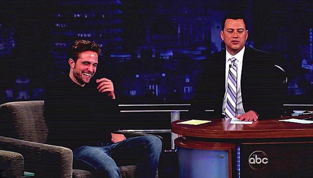 Robert Pattinson no programa de Jimmy Kimmel (Foto: ABC)