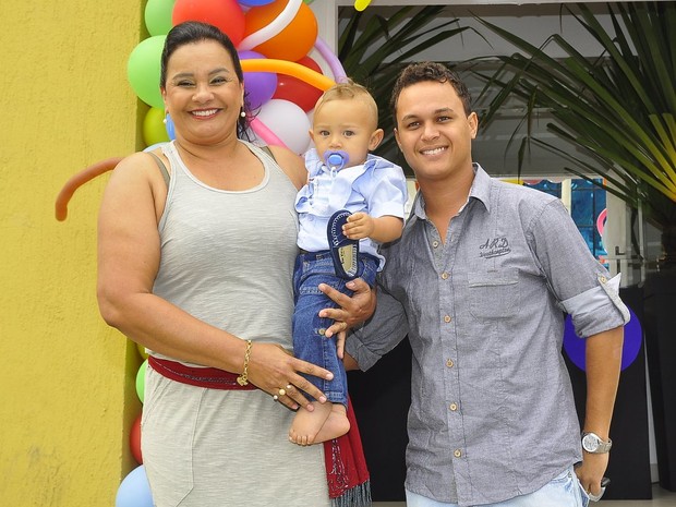 Solange Couto com o marido e o filho, Benjamin (Foto: Roberto Teixeira / EGO)