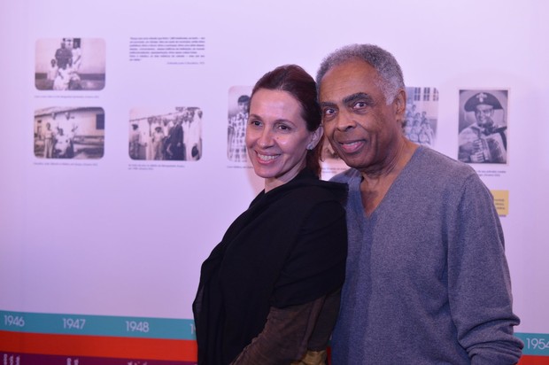 Gilberto Gil com a mulher Flora em exposição no Rio (Foto: André Muzell/ Ag. News)