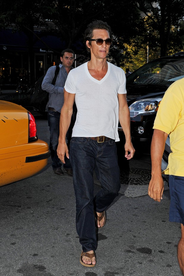 Matthew McConaughey impressiona pela magreza em Nova York (Foto: Brainpix)