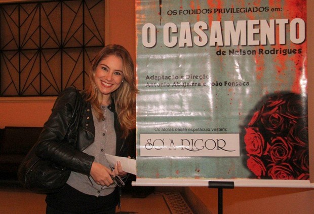 Juliana Baroni na estréia da peça  'O Casamento' (Foto: Onofre Veras/ Ag. News)