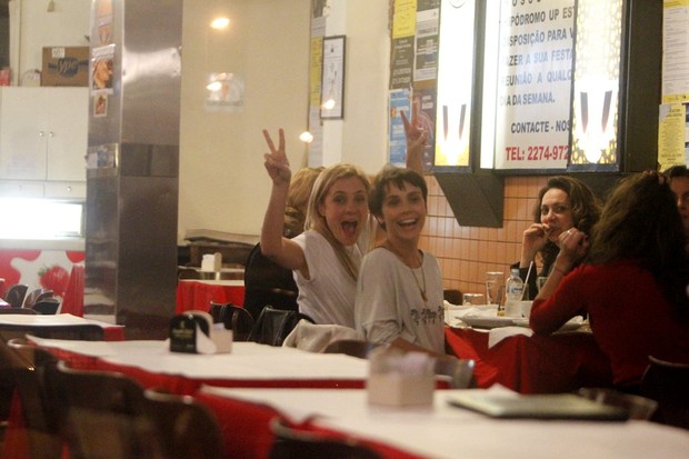 Adriana Esteves, Débora Falabella e Eliane Giardini em restaurante no Rio (Foto: Delson Silva/ Ag. News)