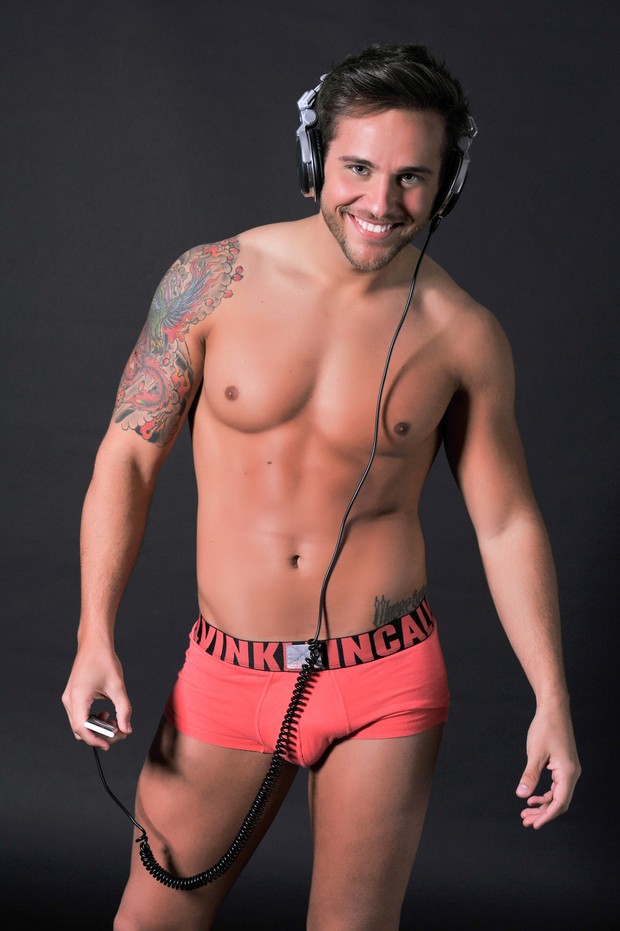 Thiago Ximenes, o Mister Brasil Universo 2012, exibe corpo sarado em ensaio (Foto: Vanessa Dalceno/Divulgação)