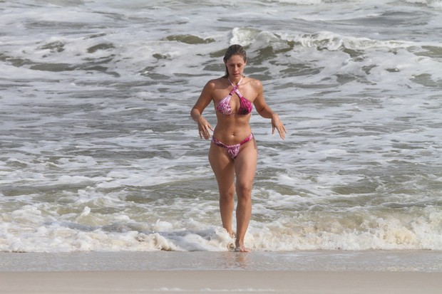 Rachel Gutvilen na praia da Barra (Foto: Fabio Martins / AgNews)