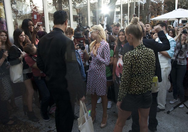 Paris e Nicky Hilton vão a evento de moda em Nova York, nos Estados Unidos (Foto: Reuters/Agência)