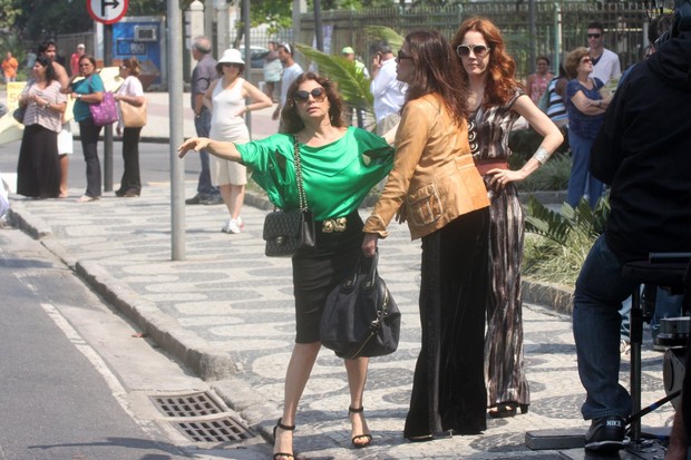 Carolina Ferraz, Debora Bloch e Camila Morgado gravam Avenida Brasil (Foto: Edson Teofiolo/ Foto Rio News)