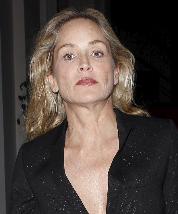 Sharon Stone chama atenção por rosto enrugado após jantar em Beverly Hills (Foto: X17/Agência)