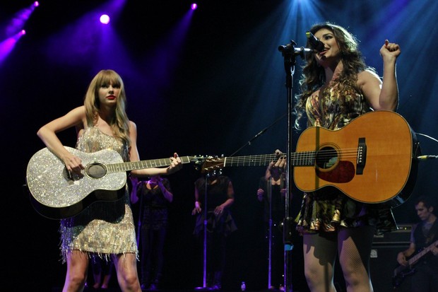 Taylor Swift e Paula Fernandes em show no Rio (Foto: Felipe Panfili/ Ag. News)