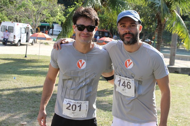 Erom Cordeiro e Angelo Paes Leme participam de corrida na Lagoa Rodrigo de Freitas, no Rio (Foto: Marcello Sá Barreto / Foto Rio News)