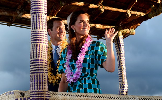 Kate Middleton e Príncipe William nas Ilhas Salomão (Foto: AFP)