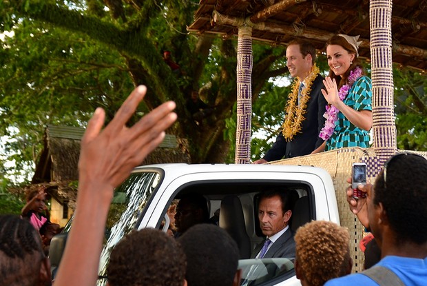 Kate Middleton e Príncipe William nas Ilhas Salomão (Foto: AFP)