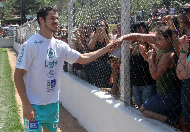 José Loreto participa de futebol no interior do Rio (Foto: Cleomir Tavares/Divulgação)