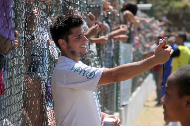 Bruno Gissoni participa de futebol no interior do Rio (Foto: Cleomir Tavares/Divulgação)