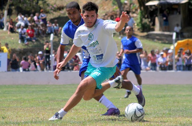 Bruno Gissoni participa de futebol no interior do Rio (Foto: Cleomir Tavares/Divulgação)