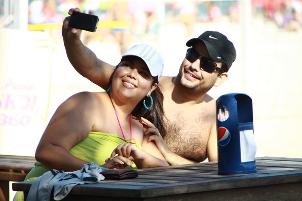 Fabiana Karla com o marido no Rio (Foto: PhotoRioNews)