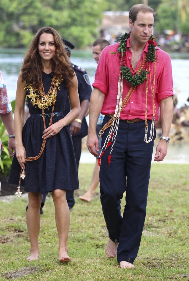 Kate Middleton e Príncipe William visitam Tuvanipupu Island (Foto: Reuters)