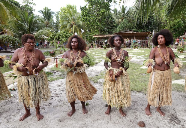 Mulheres da tribo nas Ilhas Salomão (Foto: Getty Images/Agência)