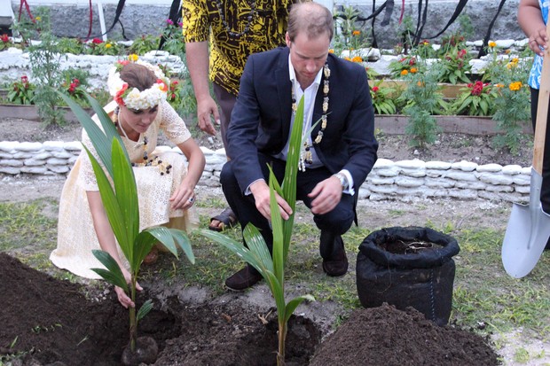 Príncipe William e Kate Middleton durante visita a Tuvalu (Foto: AFP)