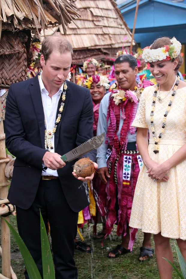 Príncipe William e Kate Middleton durante visita a Tuvalu (Foto: AFP)