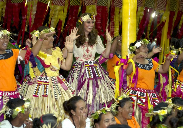 Príncipe William e Kate Middleton durante visita a Tuvalu (Foto: Getty)