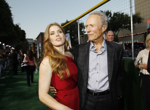 Amy Adams e Clint Eastwood em première do filme ‘Trouble with the Curve’ em Los Angeles, nos Estados Unidos (Foto: Mario Anzuoni/ Reuters/ Agência)