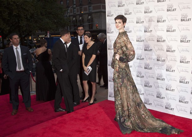 Anne Hathaway em evento em Nova York, nos Estados Unidos (Foto: Andrew Kell/ Reuters/ Agência)