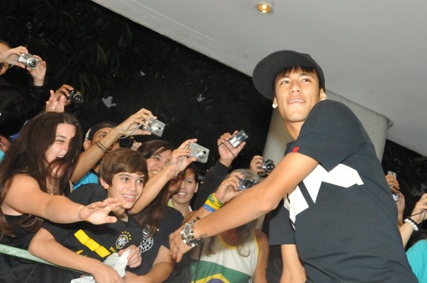 Neymar no 10º Festival de Cinema de Santos, SP (Foto: Bruna Rossifini, Mariane Rodrigues e Tito Wagner / AgNews)
