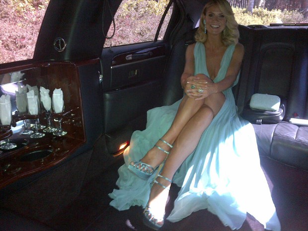 Heidi Klum indo para o Emmy (Foto: Reprodução/ Twitter)