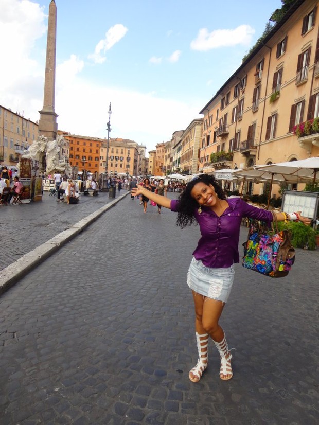 A ex-bbb Solange viaja para Roma à passeio (Foto: Divulgação)