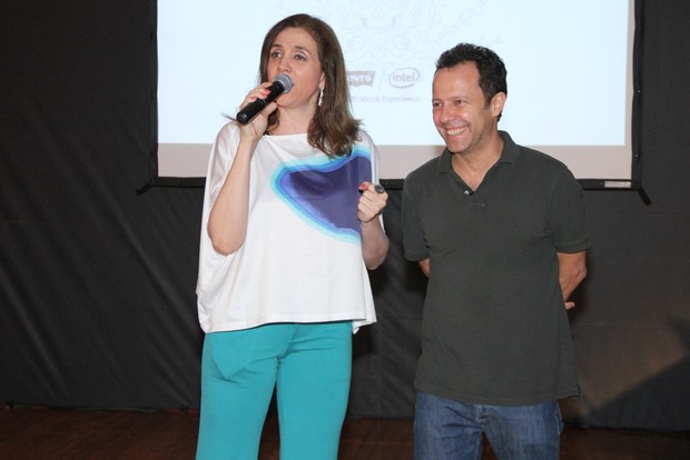 Marisa Orth e Vik Muniz em exposição no Rio (Foto: Roberto Filho/ Ag. News)