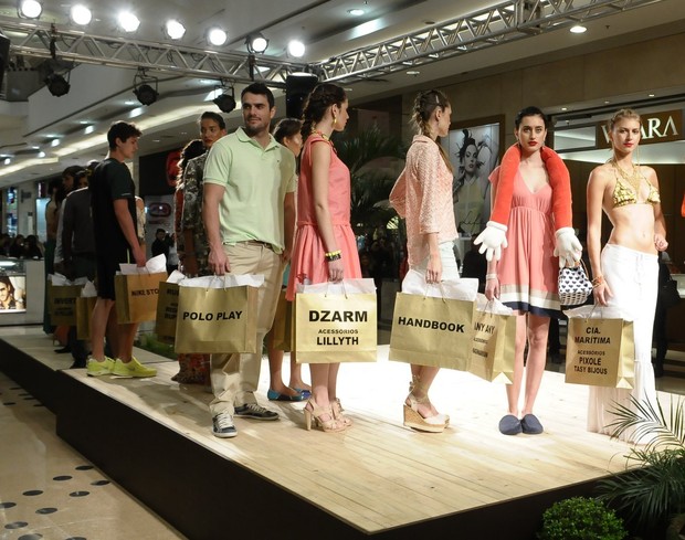 Desfile de apresentação da coleção Primavera/Verão do Shopping Anália Franco em SP (Foto: Francisco Cepeda / AgNews)