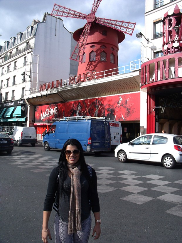 Juliana Almeida em Paris (Foto: Divulgação)