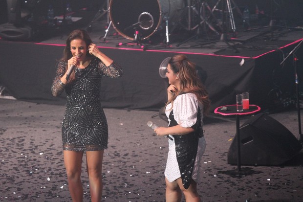 Ivete Sangalo canta com Preta Gil em show no Rio (Foto: Marcello Sá Barretto/ Foto Rio News)