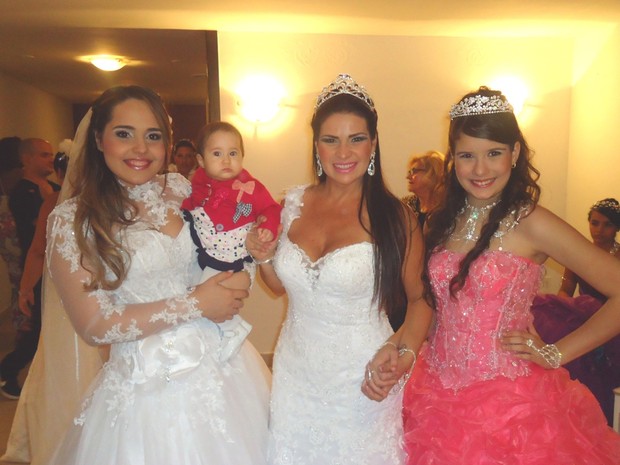 Perlla e Solange Gomes com as filhas, Pérola e Sthefanie (Foto: Márcia Machado/Divulgação)