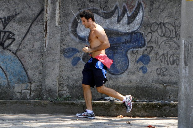 Eriberto Leão correndo em torno do Jockei Clube na Gávea (Foto: Gil Rodrigues /  FotoRioNews)