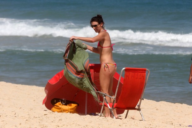 Glenda Kozlowski na praia (Foto: Edson Teófilo / Foto Rio News)
