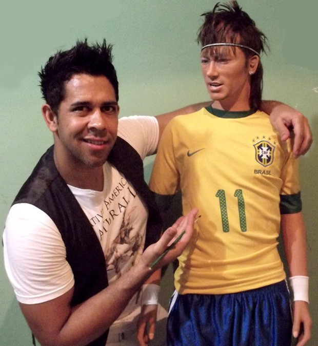 Artista plástico faz boneco do jogador Neymar (Foto: Divulgação)