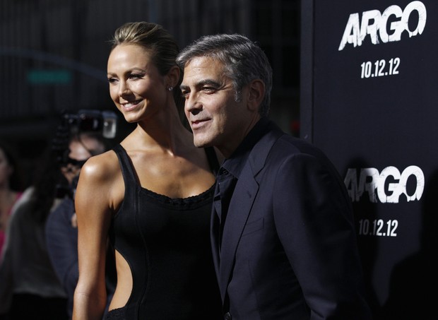 George Clooney e Stacy Keibler em première de filme em Los Angeles, nos EUA (Foto: Mario Anzuoni/ Reuters/ Agência)