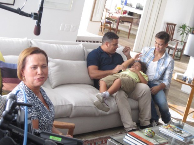 Ronaldo e família em campanha de remédios (Foto: Divulgação)