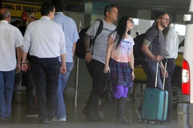 Amy Lee do Grupo Americano Evanescence chega no aeroporto (Foto: Delson Silva / AgNews)