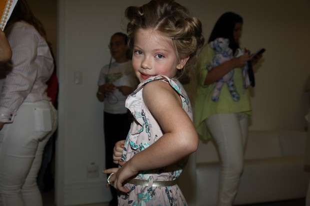 Duda Bundchen (sobrinha de Gisele Bündchen) no 4º Kids Fashion Show em Parque Aquático no interior de SP (Foto: Manuela Scarpa/Foto Rio News)