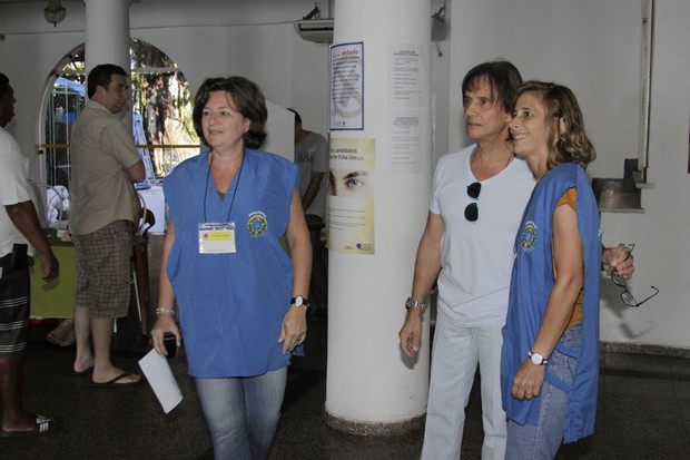 Roberto Carlos vai votar  (Foto: Philippe Lima  / AgNews)