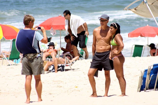 Marcos Caruso na praia no Rio (Foto: J. Humberto/AgNews)