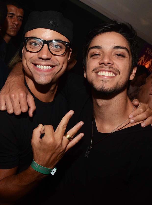 Biel Maciel e Rodrigo Simas (Foto: Ari Kaye / Divulgação)